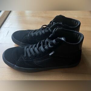 Vans The Lizzie Shoe Sk8-Hi men’s 10.5 in Fatigue Black
